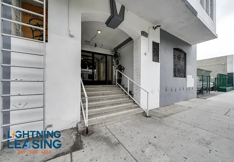 1420 S Flower St #7 — Photo 4