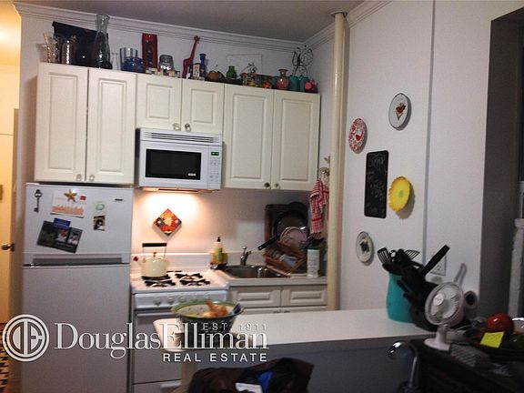 4th image of 325 E 12th St APT 4C