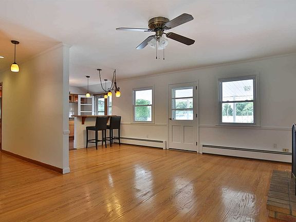 3rd image of 290 Gillette Dr