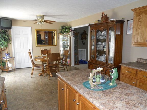 Kitchen/Dining Area