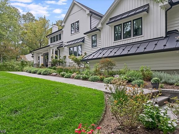 3rd image of 529 Openaki Rd