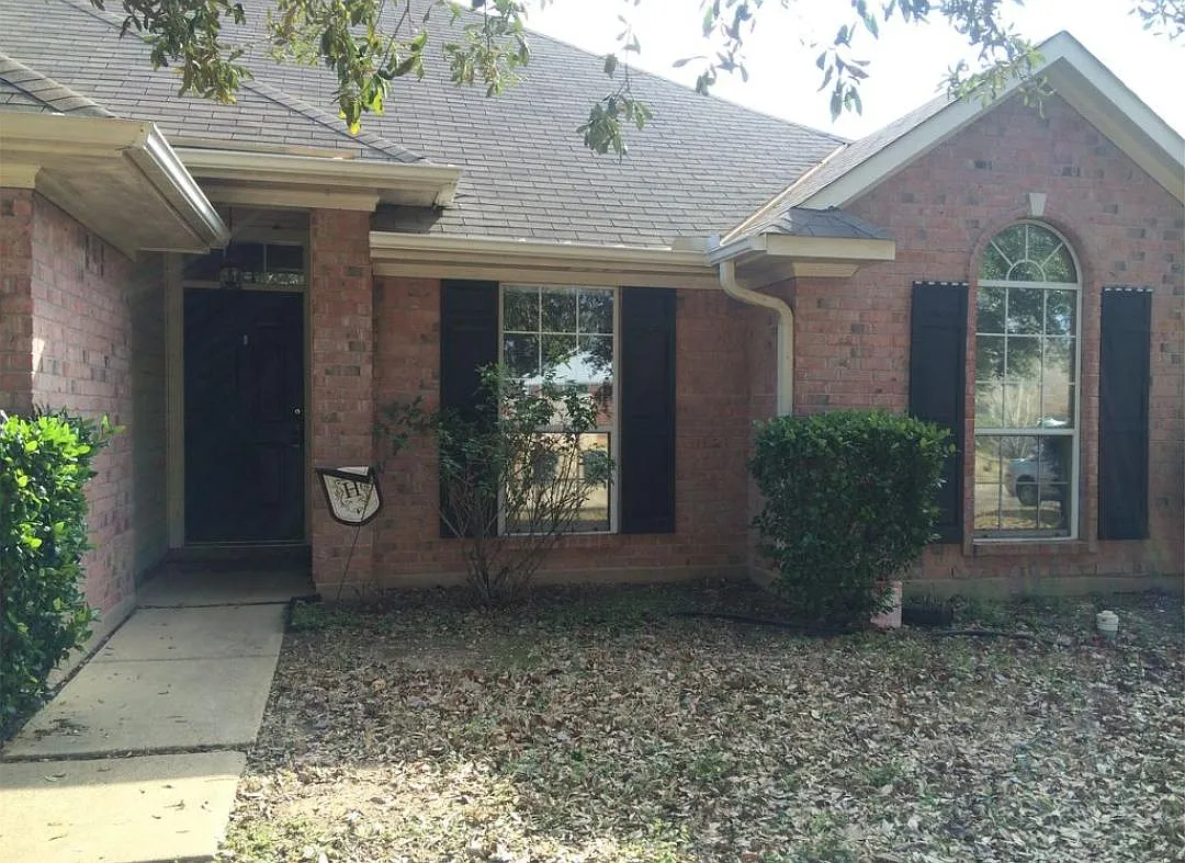 1603 Williamsburg Dr — Photo 1