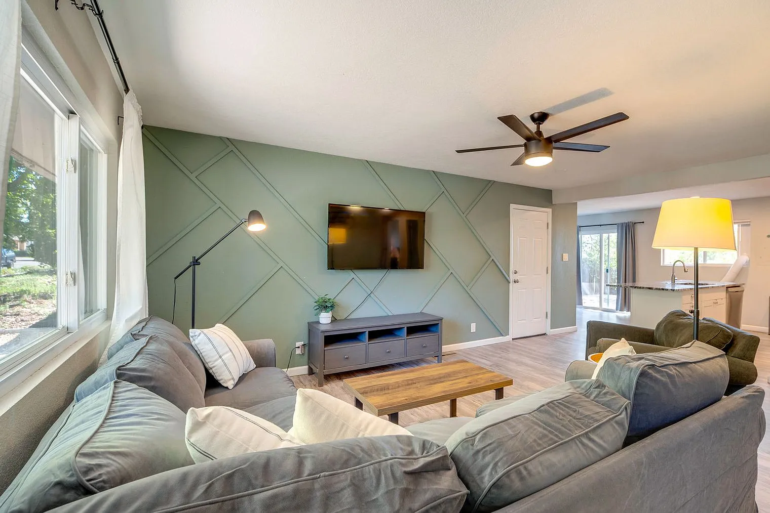 4 bed, 3.0 bath, 1496 sqft, $4,276 — Photo 1