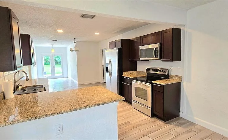 1313 Catherine St — Photo 15