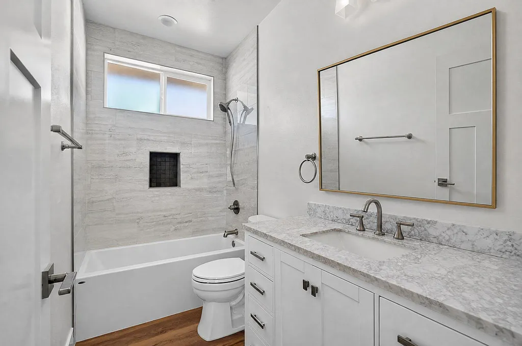 2 bed, 1000 sqft, $2,400 — Photo 4