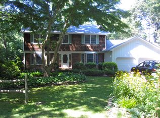 11 Dogwood Rd, Stony Brook, NY 11790