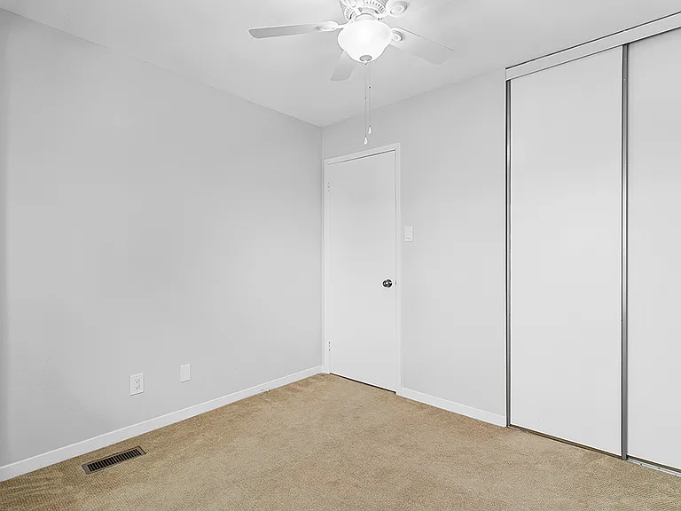 1576 Thurlow St — Photo 20