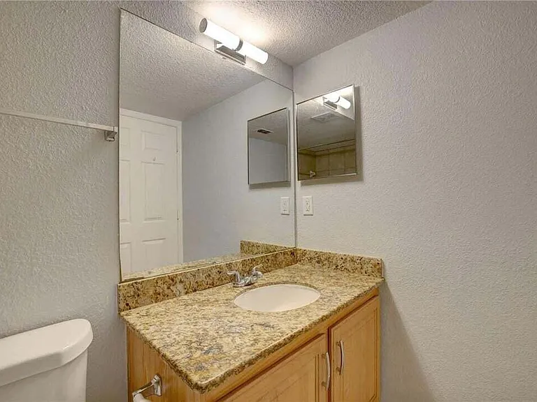231 SW Palm Dr #207 — Photo 15
