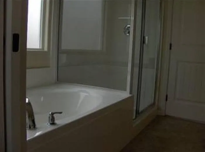 3 bed, 1600 sqft, $2,050 — Photo 2