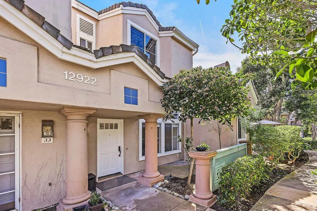 2 bed, 2.5 bath, 1180 sqft, $3,800 — Photo 1