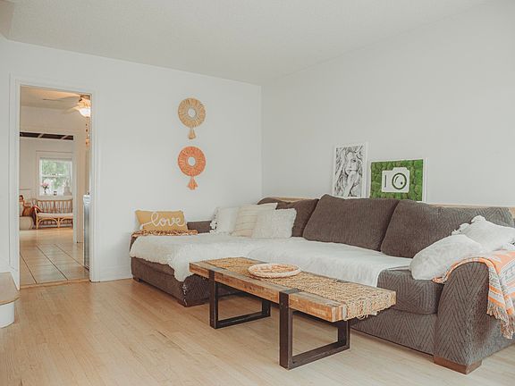 3rd image of 3031 Louis St