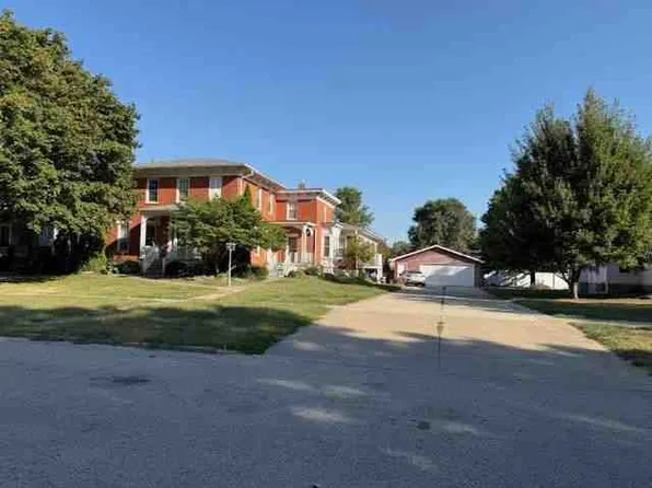 420 NW 4th St, Galva, IL 61434