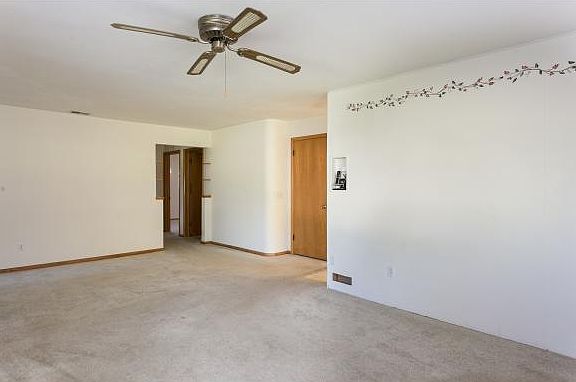 4th image of 8105 Oakwood Ave