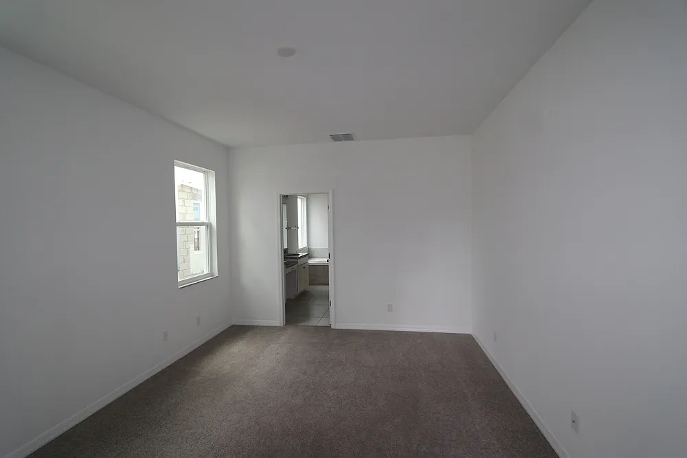 5 bed, 3600 sqft, $3,800 — Photo 3