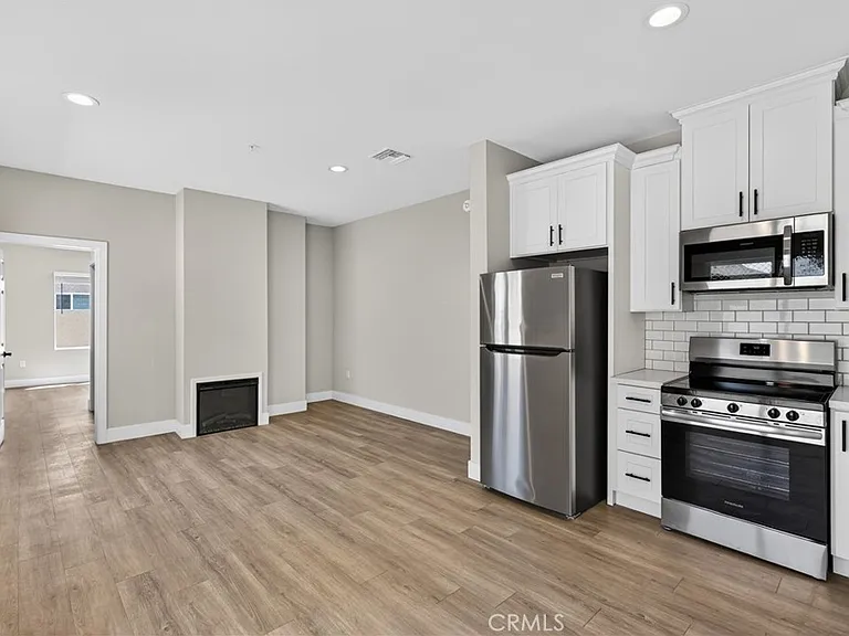 8414 Burnet Ave — Photo 9