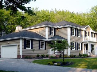 7783 Brigham Rd, Gates Mills, OH 44040