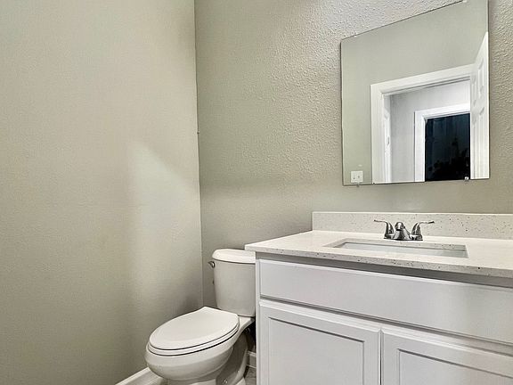 4th image of 22060 Flanagan Cir