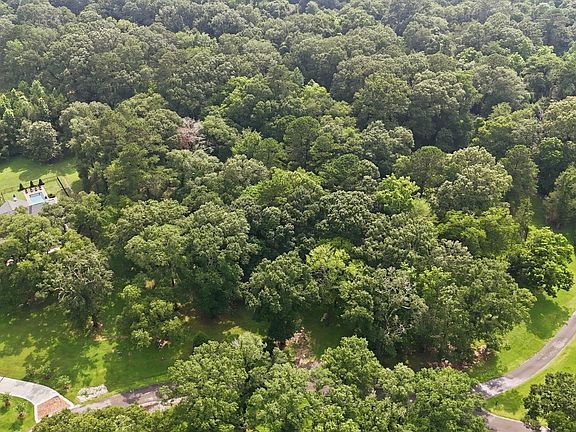 4th image of Longleaf Ln