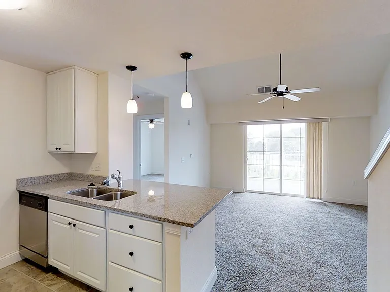Delafield Lakes Apartments — Photo 14