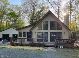 54 Aspen Ridge Dr, Hawley, PA 18428