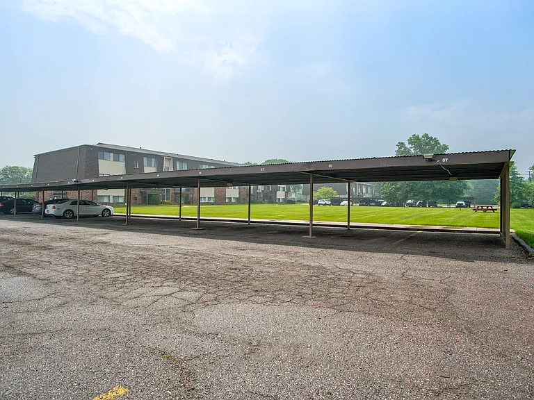 Marianne Manor Apartments — Photo 34