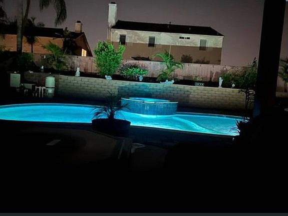 Swimming pool with Jacuzzi 