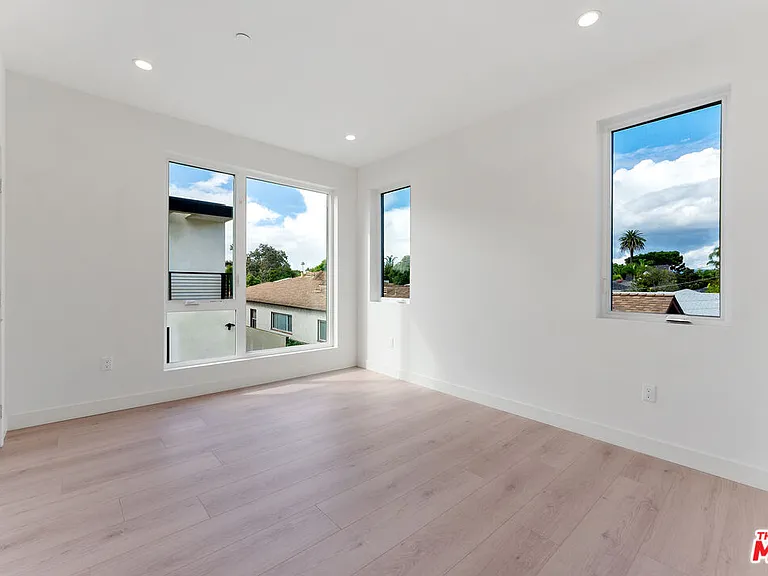 3930 Minerva Ave — Photo 15