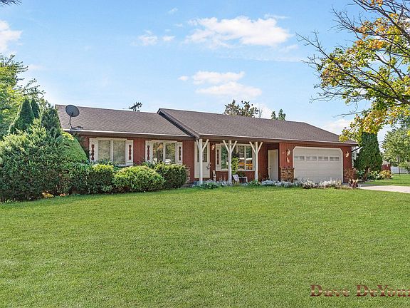 2nd image of 112 Surry Oak Dr