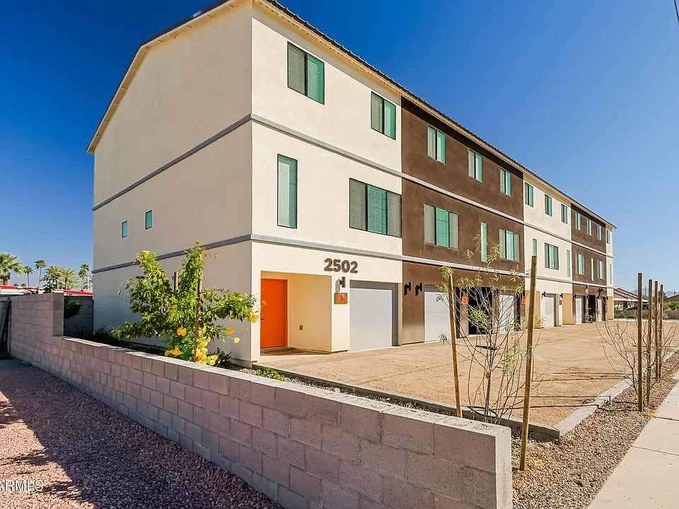 2502 E Paradise Ln #1