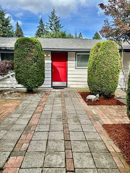 3rd image of 426 S 193rd Street