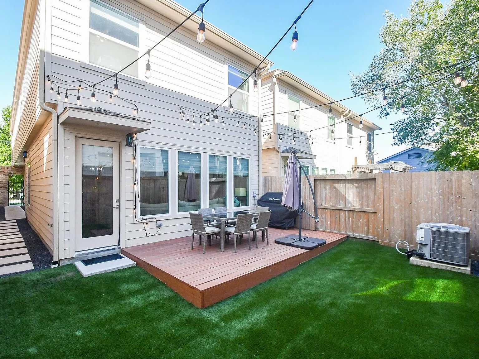 3 bed, 2.5 bath, 2397 sqft, $3,600 — Photo 3