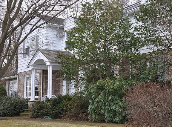 2nd image of 1621 Howard Ave