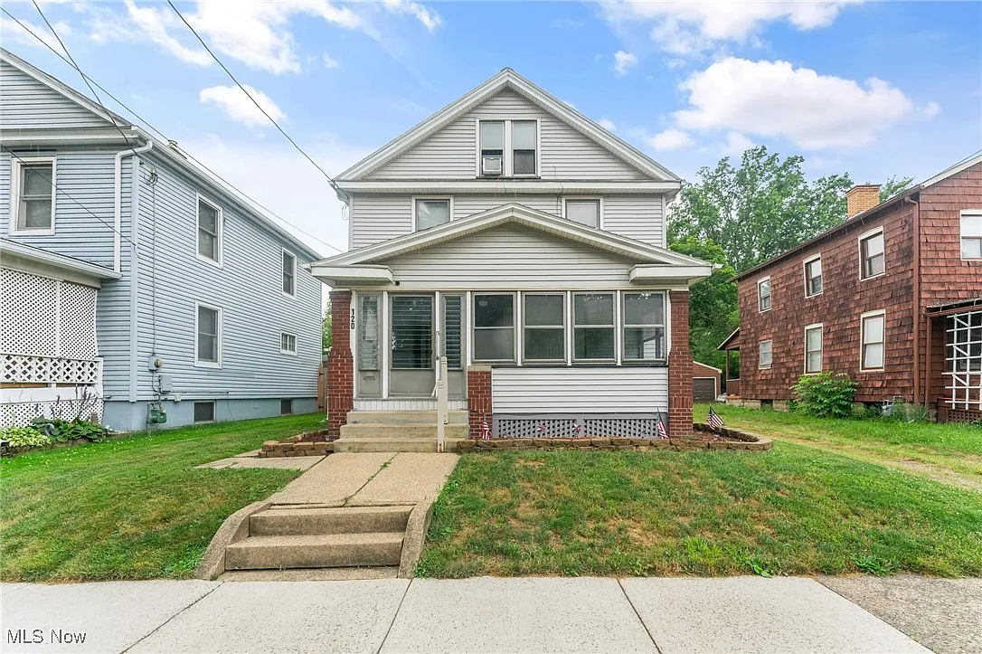120 Sayers Ave photo 1
