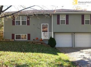 1801 High Dr, Oak Grove, MO 64075