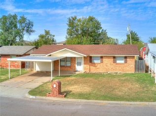 809 NW 22nd St, Moore, OK 73160