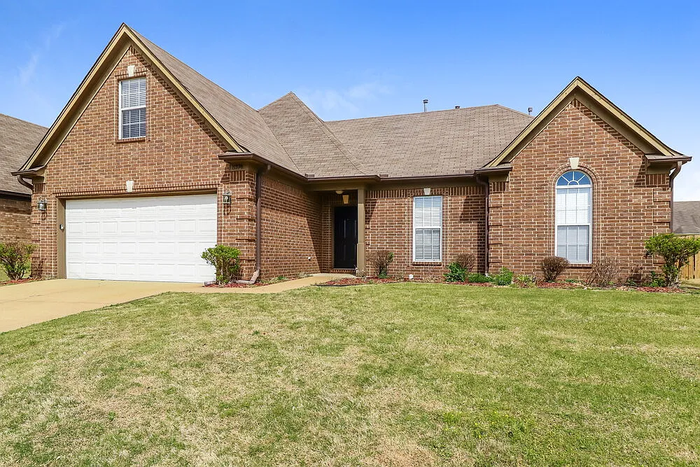 4 bed, 2.0 bath, 1946 sqft, $2,155 — Photo 4