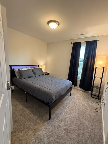 1 bed, 1.5 bath, 1290 sqft, $700 — Photo 4