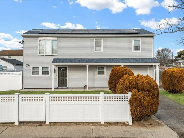 55 Schleigel Boulevard, Farmingdale, NY 11735