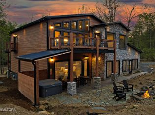 2215 Sawmill Branch Dr, Sevierville, TN 37862