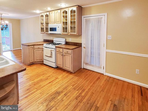 4th image of 9523 Ashbourn Dr