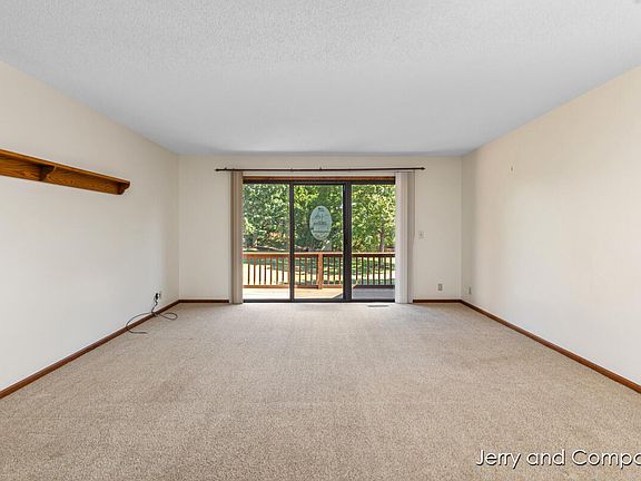 3rd image of 313 Maple Creek Ct