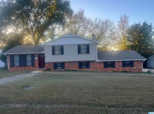 1426 Edgefield Ln, Bessemer, AL 35023