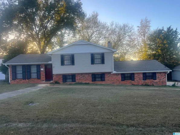 1426 Edgefield Ln, Bessemer, AL 35023
