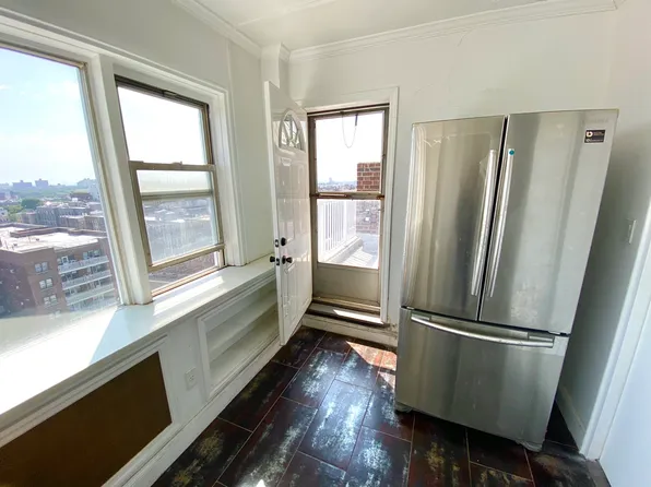 3131 Grand Concourse image 10 of 33