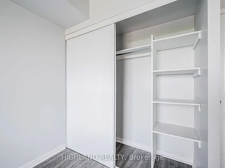 2545 Erin Centre Blvd #1411 — Photo 16