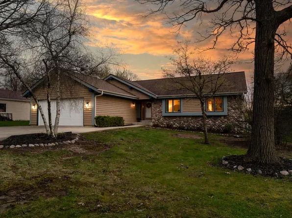 9541 W Ruby AVENUE, Wauwatosa, WI 53225