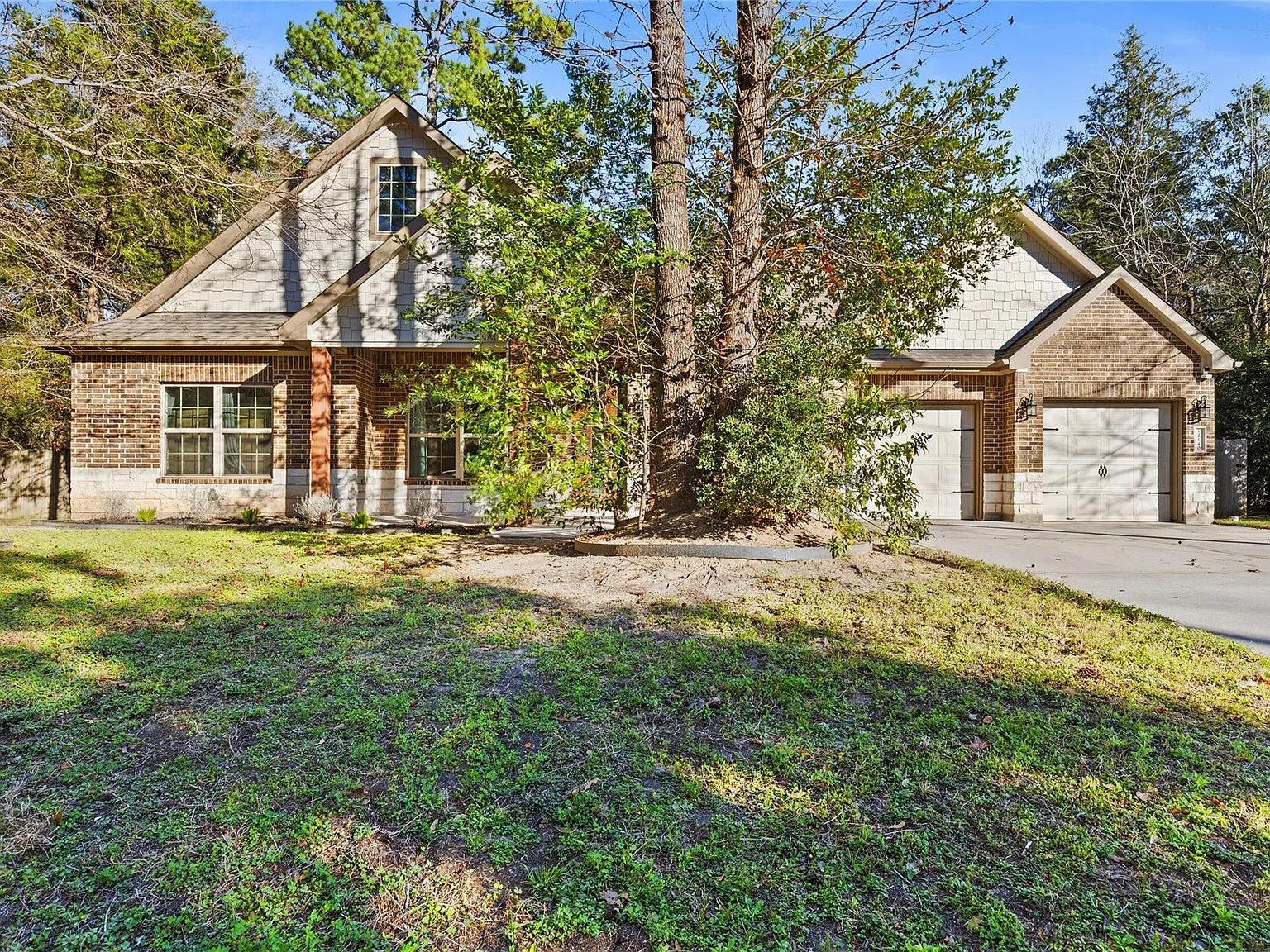 4 bed, 2.5 bath, 2080 sqft, $3,000 — Photo 1
