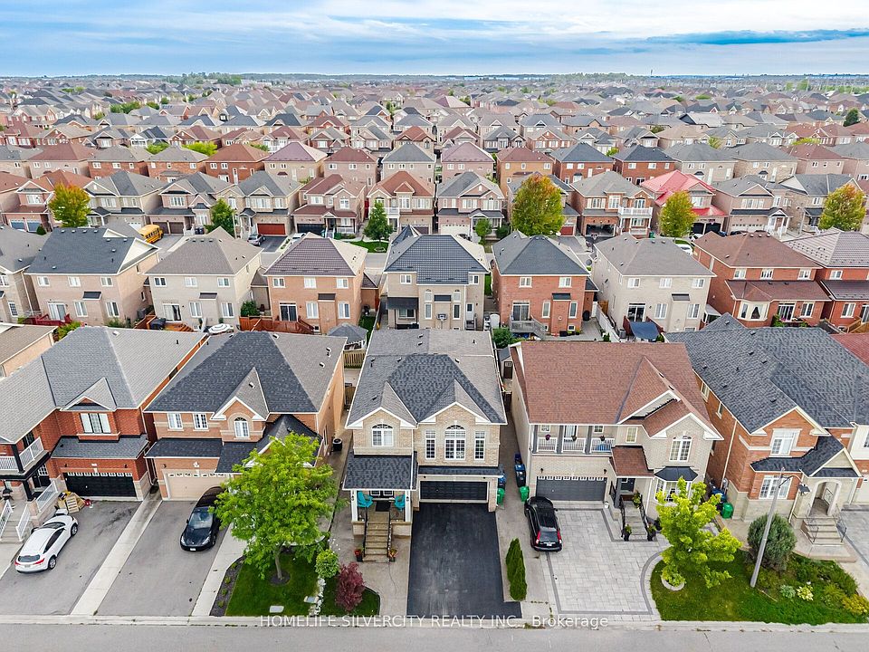 1st image of 11 Swales Cres