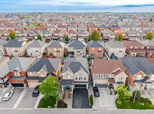11 Swales Cres, Brampton, ON L6R 0G4