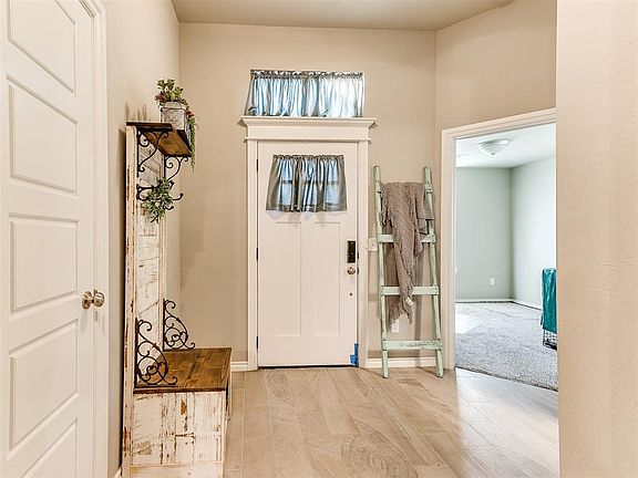 3rd image of 3916 Alnwick Ln